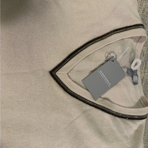 Neiman Marcus Beige V-Neck Sweater with Black Trim - Picture 6 of 7